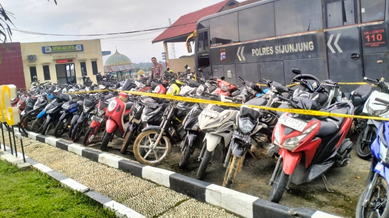 Foto Puluhan Sepeda Motor Berknalpot Brong Diamankan Polres Sijunjung