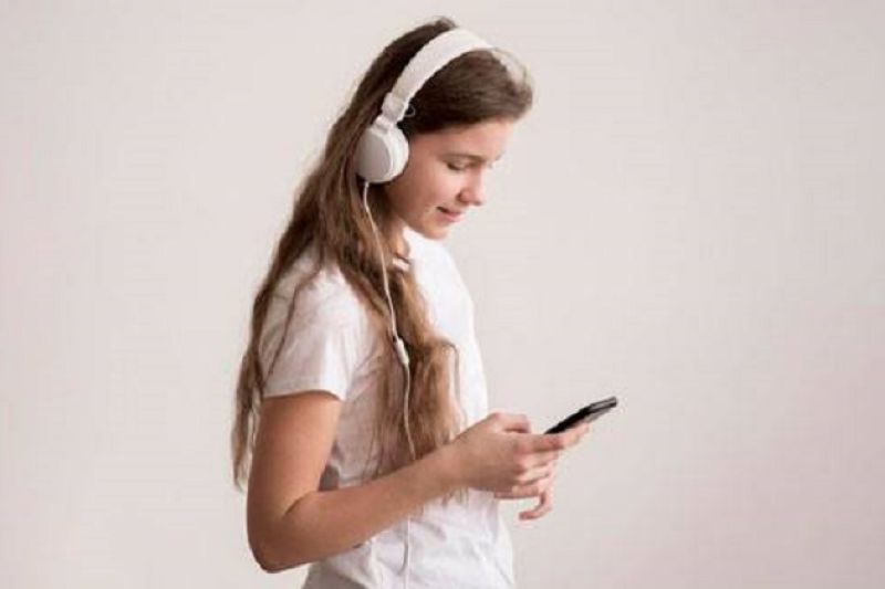 Foto Risiko Kesehatan Anak Usai Menggunakan ‘Headphone’
