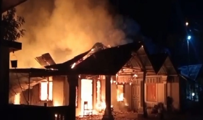 Foto Rumah di Padang Sago Terbakar saat Sahur