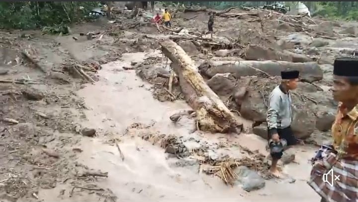 Foto Banjir dan Longsor di Sumbar, 19 Orang Meninggal dan 7 Hilang
