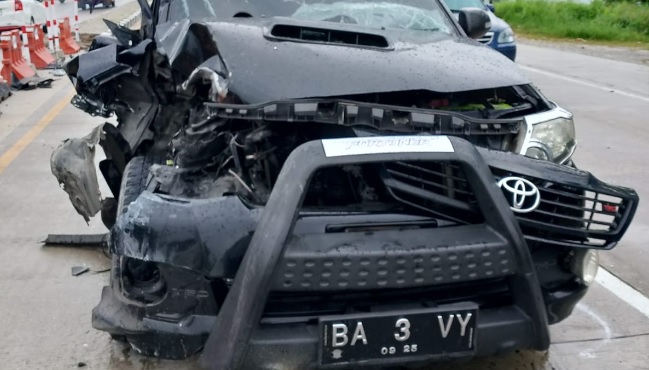 Foto Mobil Ringsek Kecelakaan, Anggota DPRD Sumbar Evi Yandri Selamat