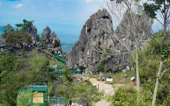 Foto Baturunciang dan Taman Satwa Kandi Menyambut Wisatawan