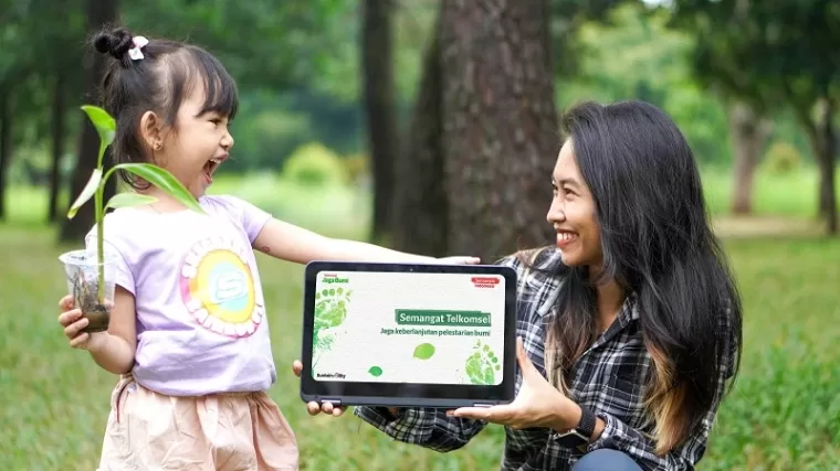 Dalam rangka Hari Bumi Sedunia, Telkomsel merilis kampanye video &quot;Jejak Kebaikan&quot; yang mengajak pelanggan untuk bergerak bersama menjaga kelestarian lingkungan dan masa depan bumi.