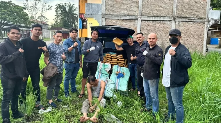 BNNP Sumbar tangkap oknum polisi membawa 114 kg ganja