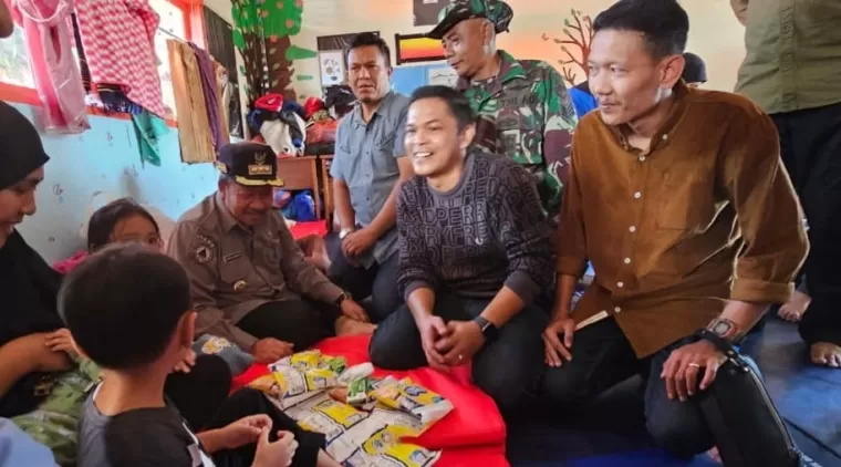 Relawan Prabowo-Gibran Bagikan Ribuan Pampers dan Kebutuhan Pokok Balita
