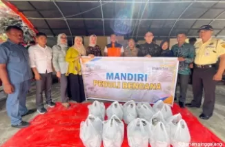 Bank Mandiri salurkan bantuan untuk korban banjir lahar dingin di Kabupaten Tanah Datar dan Agam melalui BPBD setempat. (Ist)