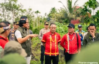 InJourney Eksplor Siberut, Dony Oskaria Serahkan TJSL Berujud Pemberdayaan