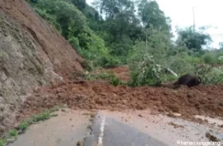 Payakumbuh - Padang Sekarang Hanya Bisa Lewat Kelok 44, Ini Penyebabnya