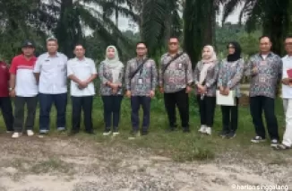Pemerintah Kabupaten Agam bersama Kepala Balai Perumahan Sumatera Wilayah III, Dinas Perkimtan Provinsi Sumbar dan Balai BPPW Sumbar, melakukan peninjauan terhadap lahan rencana lokasi relokasi korban banjir bandang di Jorong Surabayo Nagari Lubuk Basung