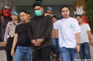 Virgoun saat ditangkap polisi akibat menggunakan sabu. (Foto: tvOneNews)