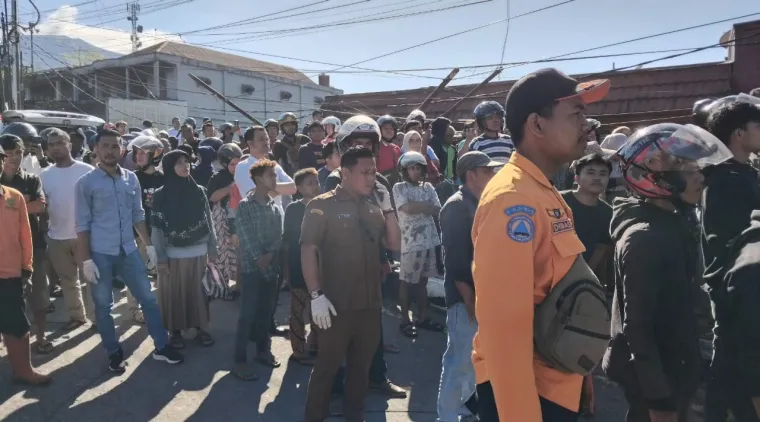 Bus ALS Kecelakaan di Padang Panjang, Belasan Korban Luka - Luka