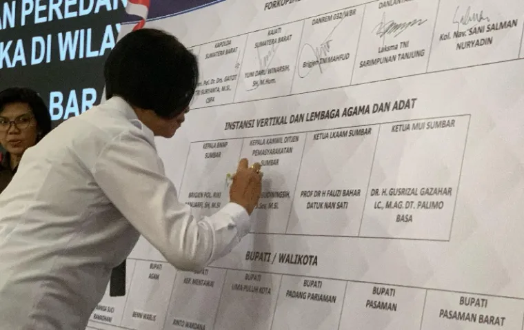 Deklarasi Upaya Pencegahan dan Pemberantasan Peredaran Gelap Narkotika bersama jajaran Forkopimda dan instansi vertikal Provinsi Sumatera Barat. (rif)