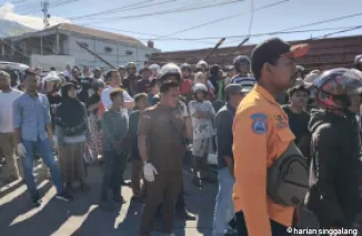 Bus ALS Kecelakaan di Padang Panjang, Belasan Korban Luka - Luka